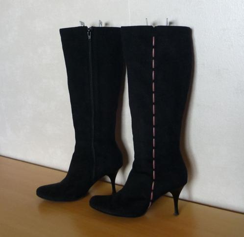 Zwarte suedine laarzen met naaldhak en oudroze lint Maat 37, Vêtements | Femmes, Chaussures, Enlèvement ou Envoi