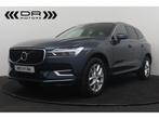 Volvo XC60 T8 AWD GEARTRONIC MOMENTUM PRO - PANODAK - NAVI, Auto's, Automaat, USB, Euro 6, Blauw