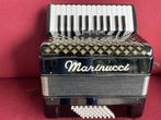 Z.g.a.n. kleine Marinucci accordeon . 48 bas ., Muziek en Instrumenten, 48-bas, Zo goed als nieuw, Marinucci, Met riemen