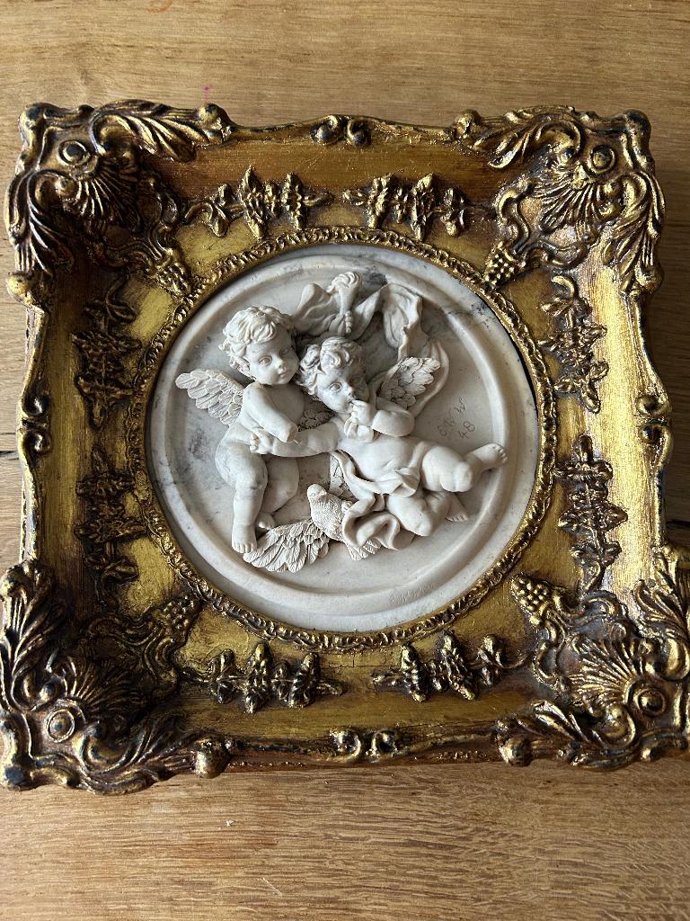 Antieke stijl wandreliëf met engeltjes – vergulde baroklijst, Antiek en Kunst, Kunst | Schilderijen | Abstract, Ophalen of Verzenden