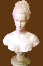 Gesigneerd beeld buste Manon Lescaut op marmer., Antiek en Kunst, Ophalen