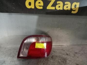 Achterlicht rechts van een Toyota Yaris beschikbaar voor biedingen