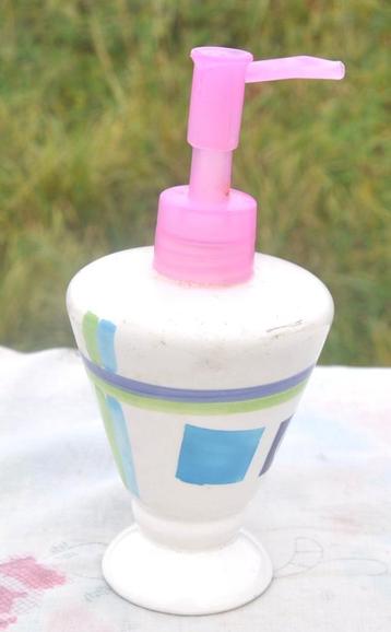 distributeur de savon pour les main en faience  beschikbaar voor biedingen