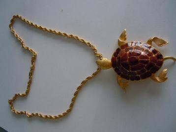 Vintage hanger schildpad met ketting beschikbaar voor biedingen