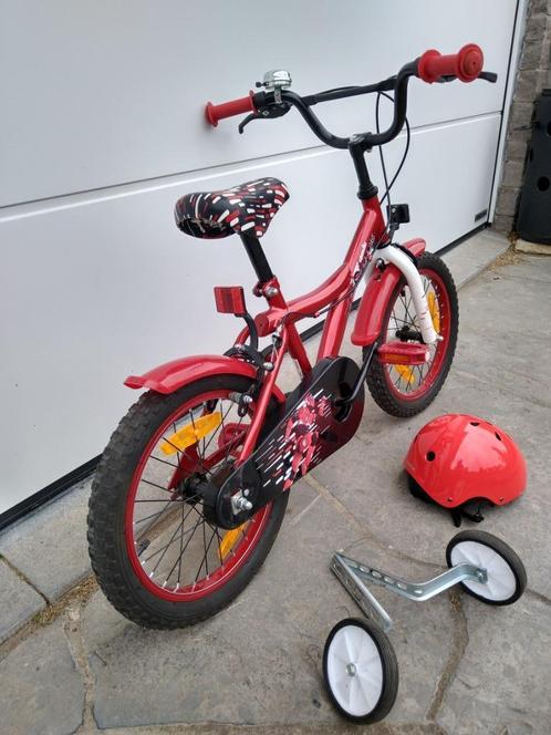 16 inch kinderfiets met helm en kleine wielen, Fietsen en Brommers, Fietsen | Kinderfietsjes, Zo goed als nieuw, Zijwieltjes, Ophalen