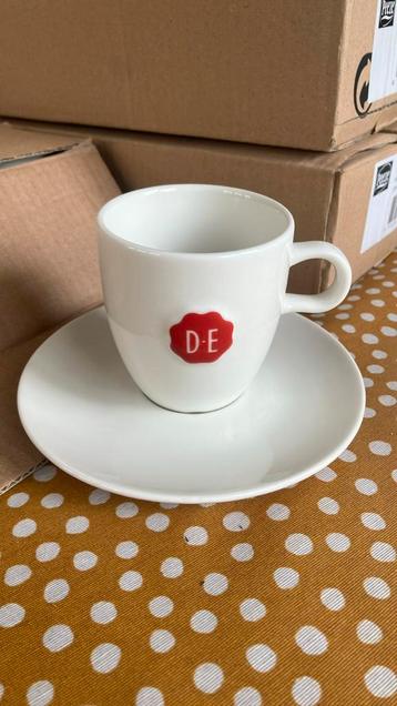 6 Nieuwe Douwe Egberts kop en schotels beschikbaar voor biedingen