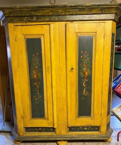 Antieke Oostenrijkse kast met bloemendecor – gedateerd 1825, Antiek en Kunst, Antiek | Meubels | Kasten, Ophalen