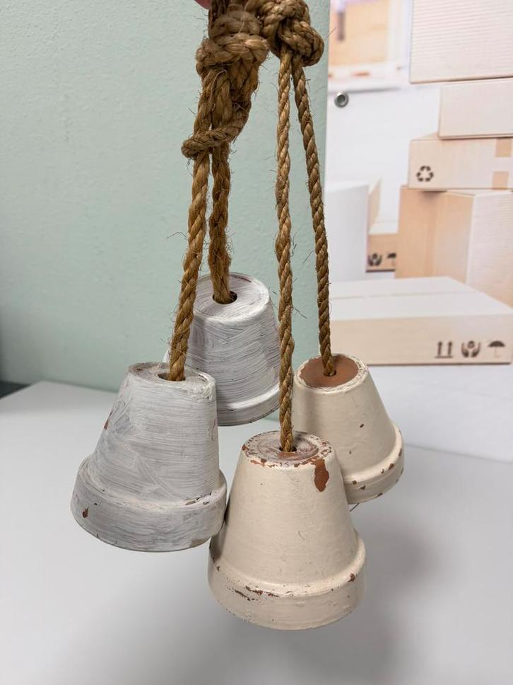 Vintage Handgemaakte Bloempot-Bel – 4 Terracotta Potten Touw, Antiek en Kunst, Curiosa en Brocante, Ophalen of Verzenden