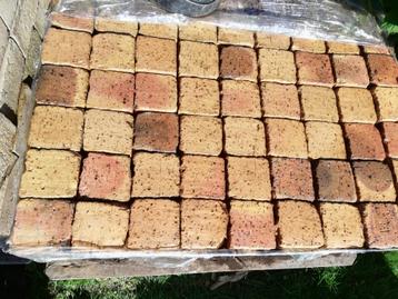 bestrating cobbestone bont/geel beschikbaar voor biedingen
