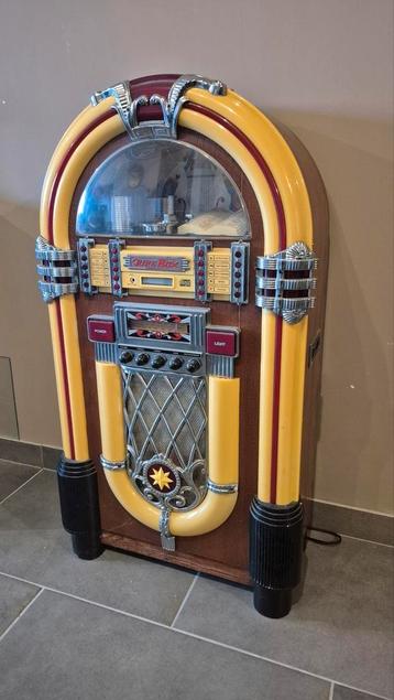 Defecte fm/cassette jukebox beschikbaar voor biedingen