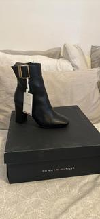 Chaussures tommy neuf taille 36, Ophalen, Zo goed als nieuw