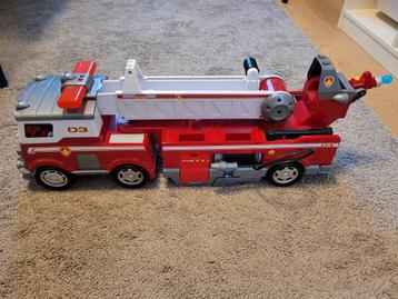 PAW Patrol Ultimate Fire Truck avec lumière et son - Np105,9 disponible aux enchères