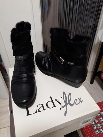 Nieuwe Damesschoenen en laarsjes beschikbaar voor biedingen