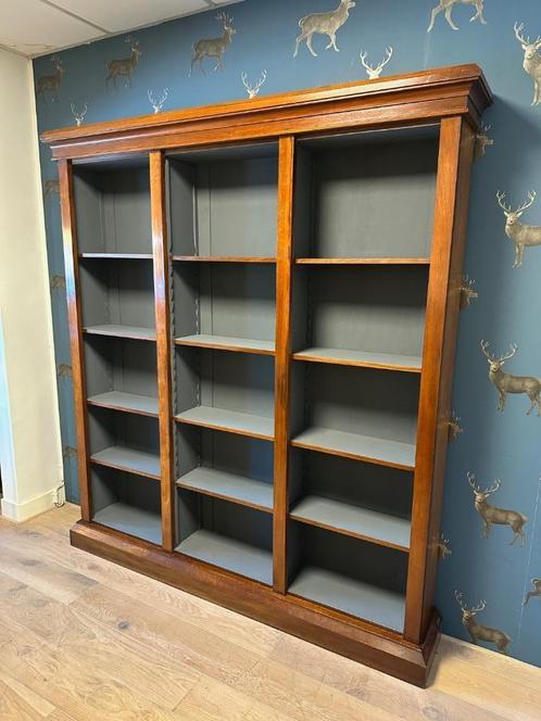 Antieke Engelse open boekenkast, Antiek en Kunst, Antiek | Kantoor en Zakelijk, Ophalen of Verzenden