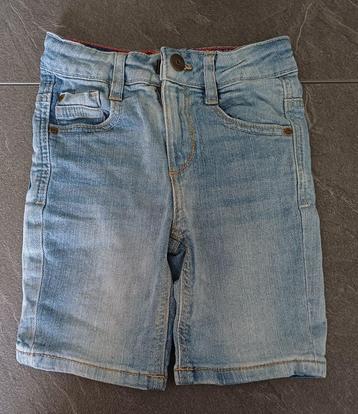 blauwe jeansshort beschikbaar voor biedingen