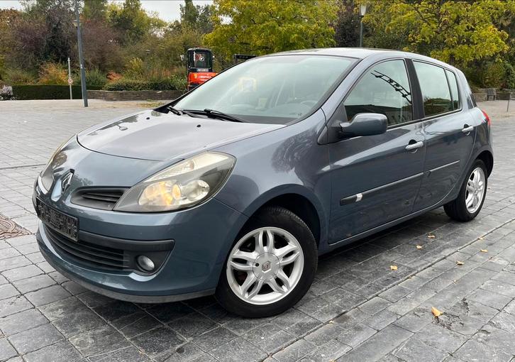 Renault clio1.4essence contrôle technique ok prête à immatri, Auto's, Renault, Particulier, Clio, Adaptieve lichten, Airbags, Centrale vergrendeling