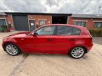 BMW 1 SERIE ✅116i AIRCO GARANTIE, Auto's, 4 cilinders, Parkeersensor, Rood, 1 Reeks