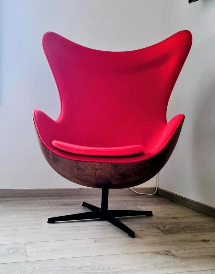 Mooie Design fauteuil in de stijl van de bekende Egg Chair., Huis en Inrichting, Fauteuils, Zo goed als nieuw, Ophalen
