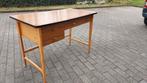 Retro bureau met formica bovenblad, Huis en Inrichting, Bureaus, Ophalen, Gebruikt, Bureau