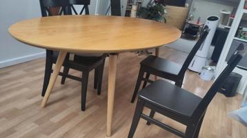 houten eettafel  beschikbaar voor biedingen