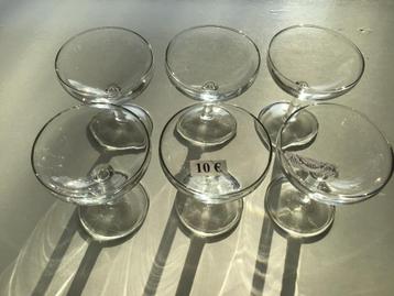 diverse sets van champagne en wijnglazen beschikbaar voor biedingen