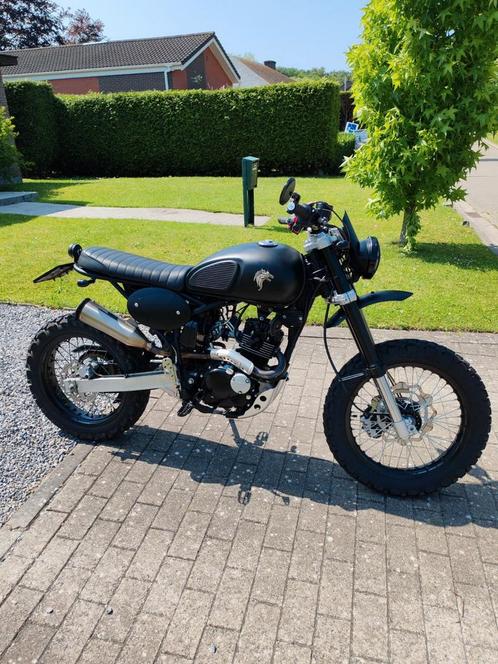 bullit/bluroc hero 125cc custom mat zwart, Wolf logo, Fietsen en Brommers, Brommers | Overige merken, Zo goed als nieuw, Ophalen