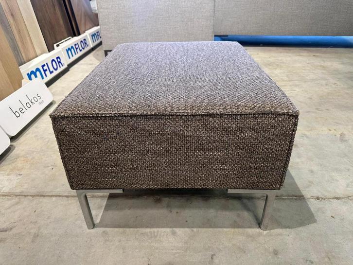 Design on Stock Bloq Hocker Bruin - NP: €1.000, Huis en Inrichting, Zetels | Voetbanken en poefs, Zo goed als nieuw, 75 tot 100 cm