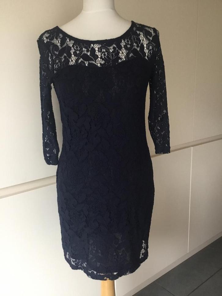 Vero Moda donkerblauw kanten jurkje Small(36), Kleding | Dames, Jurken, Gedragen, Maat 36 (S), Blauw, Boven de knie, Ophalen of Verzenden