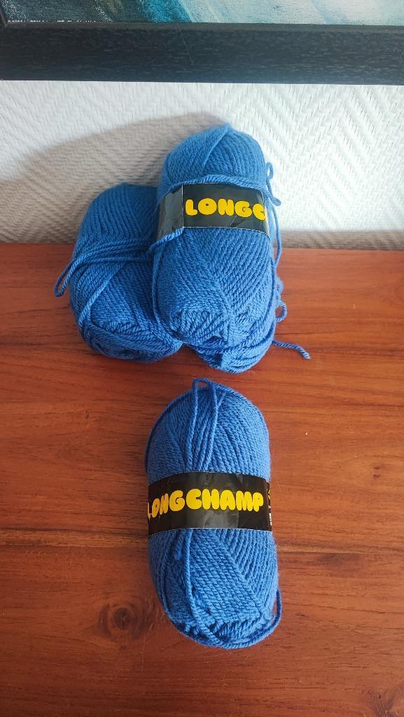 Longchamp donkerblauw lot van 4 bollen wol samen €2, Hobby en Vrije tijd, Breien en Haken, Zo goed als nieuw, Ophalen of Verzenden