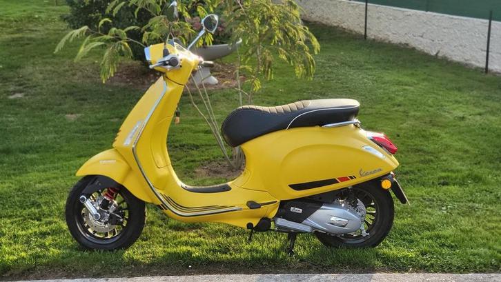 Vespa sprint 125 jaune mate, Fietsen en Brommers, Scooters | Overige merken, Zo goed als nieuw, Ophalen