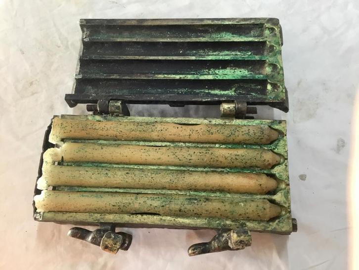 Antieke mal voor 8 bronzen kaarsen van 7 kg 19e eeuw, Antiek en Kunst, Curiosa en Brocante, Ophalen of Verzenden