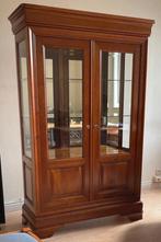 Vitrinekast van massief notenhout, Huis en Inrichting, Ophalen, Gebruikt, Glas
