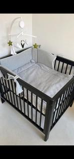 zwart babybed met matrasje en laken + bedomrander, Kinderen en Baby's, Babyparken, Ophalen, Gebruikt