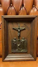 Religieuze wanddecoratie met bronzen reliëf – kruisiging, Antiek en Kunst, Ophalen of Verzenden