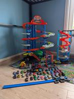 Gros lot garage hot wheels avec extension et voitures, Ophalen, Racebaan, Opwindmechanisme, Zo goed als nieuw