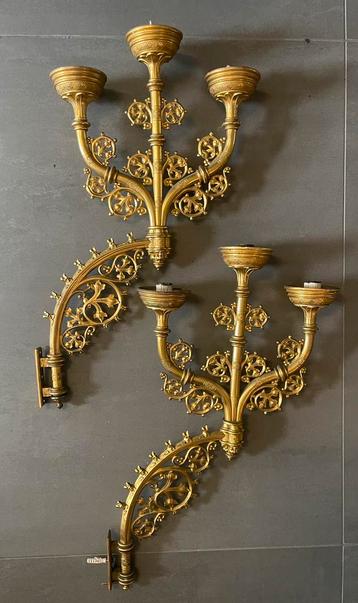 2 stuks neogotische muurkandelaars brons doree/ verguld beschikbaar voor biedingen