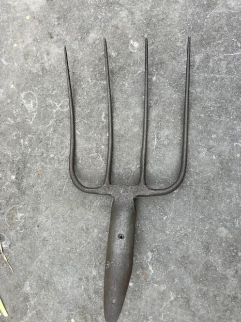 OUDE RIEK. 4 TANDEN.NOG IN ZEER GOEDE STAAT, Antiek en Kunst, Antiek | Gereedschap en Instrumenten, Ophalen of Verzenden