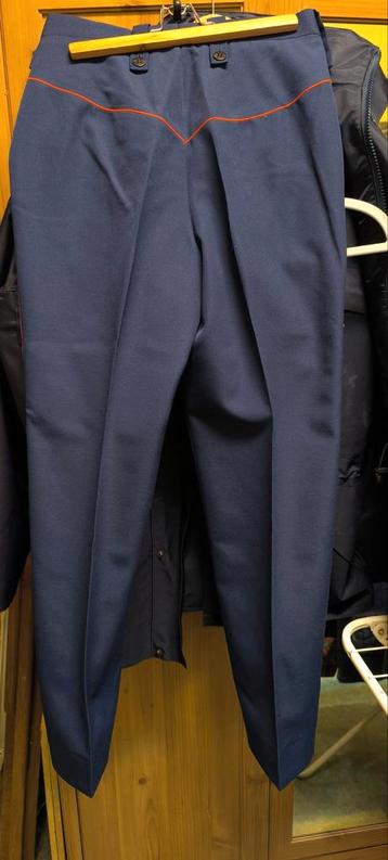 ZELDZAAM EN NIEUW.
Prototype politiebroek  beschikbaar voor biedingen