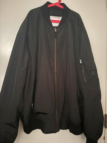 Zwarte jacket van Bershka met zakken aan de mouw beschikbaar voor biedingen