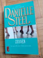 Danielle Steel - Zussen, Comme neuf, Danielle Steel, Enlèvement ou Envoi