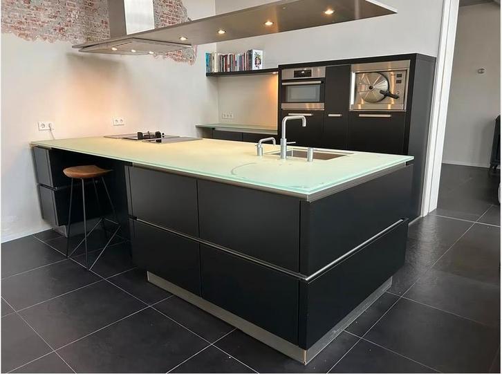 cuisine équipée Miele, Maison & Meubles, Cuisine | Cuisines complètes, Comme neuf, Cuisine à paroi simple, Noir, Autres matériaux