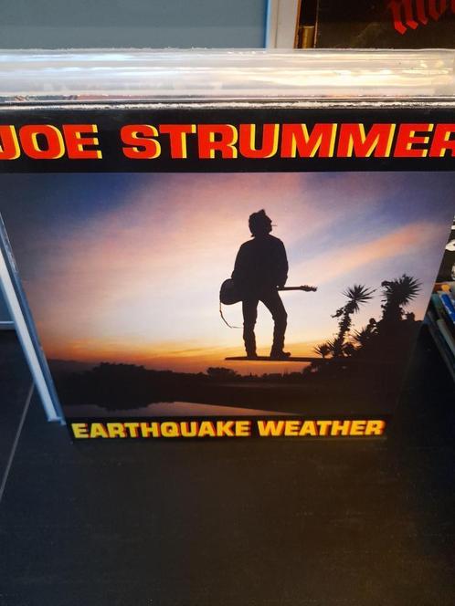 lp - joe strummer - earthquake weather - vak 2, Cd's en Dvd's, Vinyl | Rock, Zo goed als nieuw, Overige genres, 12 inch, Ophalen of Verzenden
