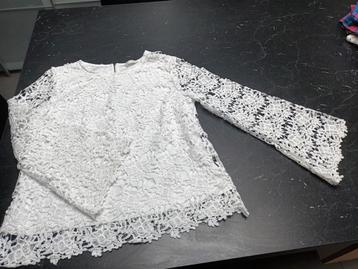 Mooie kanten blouse beschikbaar voor biedingen