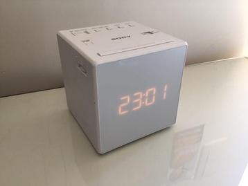 Radio réveil Sony ICF-C1   beschikbaar voor biedingen