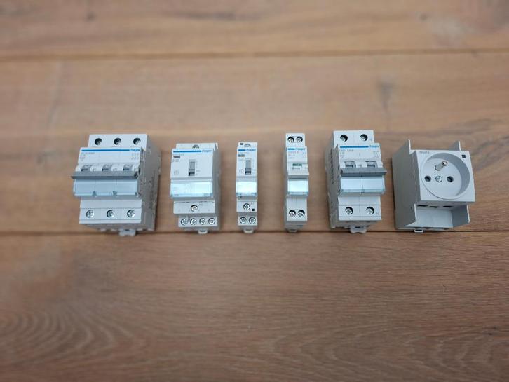 Hager - Installatieautomaten/Schakelaars - NIEUW, Doe-het-zelf en Bouw, Elektriciteit en Kabels, Nieuw, Overige typen, Verzenden