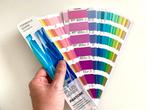 Pantone Formula Guide - Plus Series (2 PMS-waaiers in box), Ophalen of Verzenden, Zo goed als nieuw