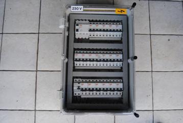 Hermetische Zekeringkast 42 modulen, bedraad 2 x 230 volt beschikbaar voor biedingen