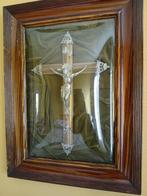 Antieke fotokader met bolglas en kruis, Ophalen