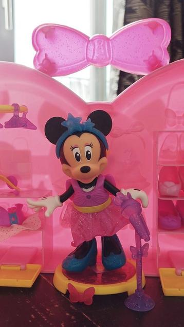 Dressing popstar Minnie 