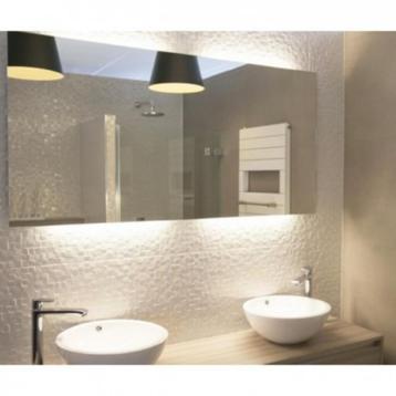 Zelfklevende spiegelverwarming voor de badkamer beschikbaar voor biedingen
